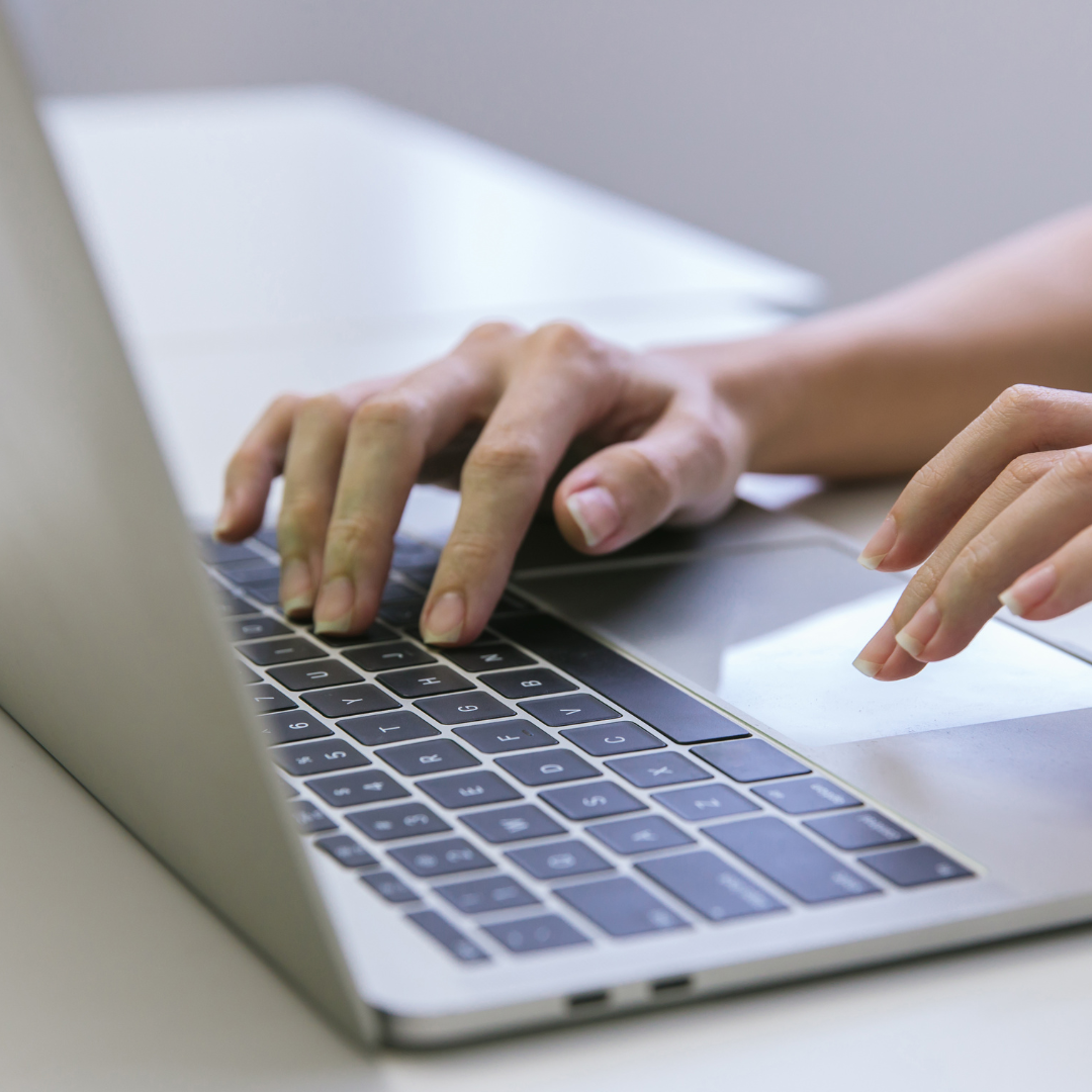 AI-assisted-web-chat-hero-img-1